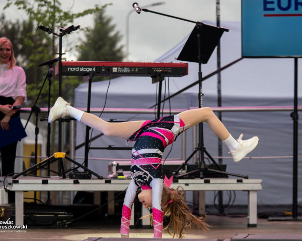 Cheer<span class="glow"> Dance</span>